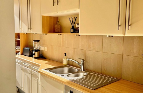 Neuilly-sur-Seine Apartment | Apartment for rent in a spacious, relaxing setting