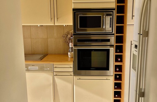 Neuilly-sur-Seine Apartment | Apartment for rent in a spacious, relaxing setting