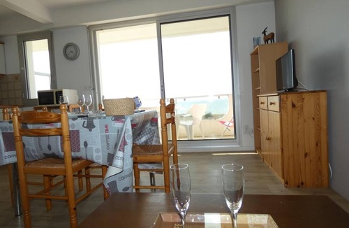 Notre-Dame-de-Monts Apartment | Apartment for 6 people, 10m from beaches, pets allowed, parking