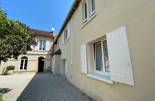 Arromanches-les-Bains Apartment | Apartment by Sandy Beach in Arromanches