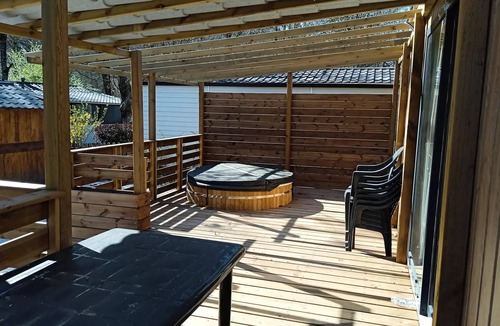Savignac-les-Ormeaux Ski Chalet | Apartment