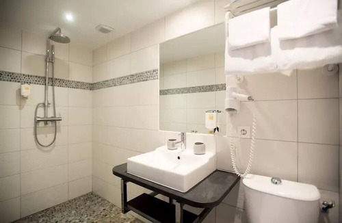Bagneres-de-Bigorre Hotel | Apartment