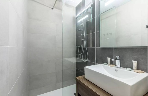 Arc-2000 Hotel | Apartment
