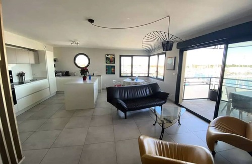 Le Port Apartment | Apartment