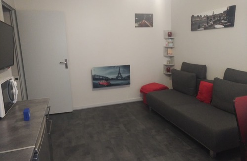 Charleville-Mezieres Apartment | Apartment in the Mézières district