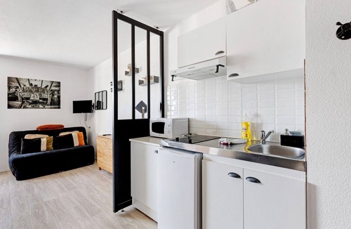 Chasseneuil-du-Poitou Apartment | Apartment 'L'aventurier' – Steps from Futuroscope, Sleeps 4