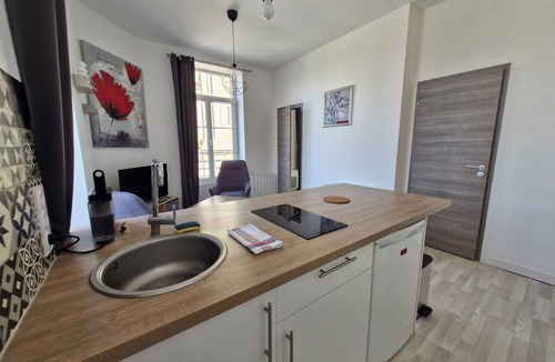Douvres-la-Delivrande Apartment | Apartment Basilique VII city center view