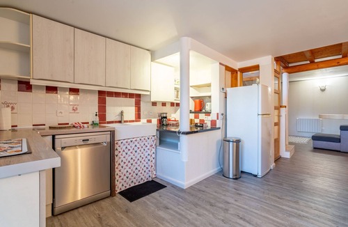 Ferrals-les-Corbieres Apartment | Apartment 'La Demeure Ferralaise' with Private Terrace and Wi-Fi