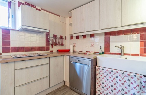 Ferrals-les-Corbieres Apartment | Apartment 'La Demeure Ferralaise' with Private Terrace and Wi-Fi