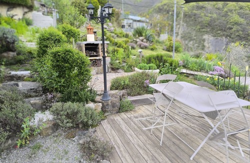 La Robine-sur-Galabre Cottage | Apartment in Provence, quiet with mountain view