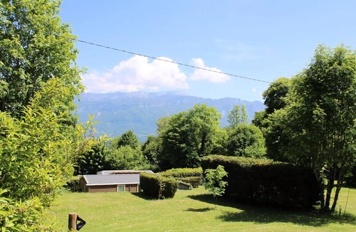 Miribel-les-Echelles Cabin | Apartment