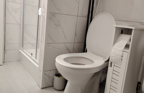 Montereau-Fault-Yonne Apartment | Apartment with double bed, sofa bed, bathroom and kitchen