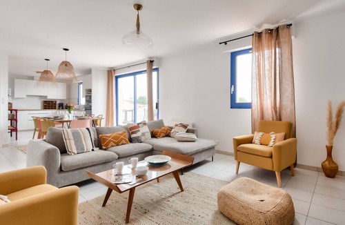Noirmoutier-en-l'Ile Apartment | Apartment for 6 adults and 2 children with a terrace