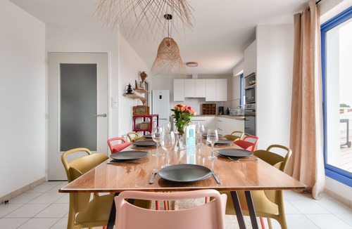Noirmoutier-en-l'Ile Apartment | Apartment for 6 adults and 2 children with a terrace