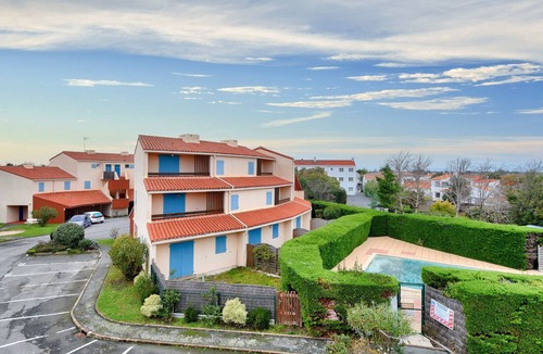Noirmoutier-en-l'Ile Apartment | Apartment for 4 on estate with pool
