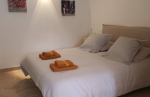 Noyers-sur-Serein House | Apartment