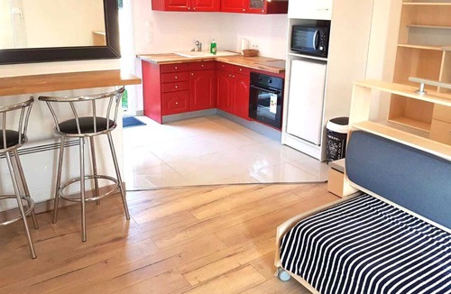 Razac-sur-l'Isle Apartment | Apartment