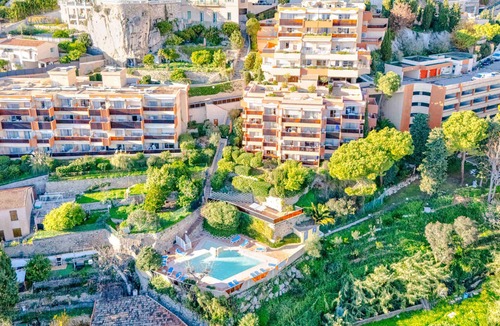 Roquebrune-Cap-Martin Apartment | Apartment for 8, spacious living with Wi-Fi included