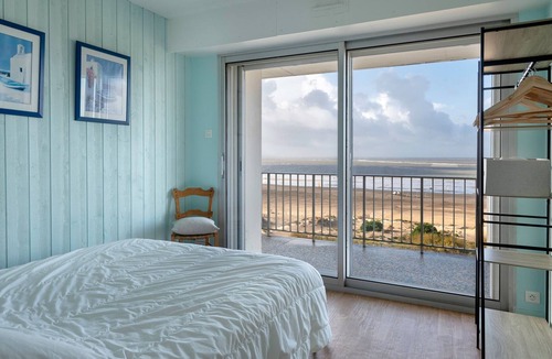 Saint-Brevin-l'Ocean Apartment | Apartment facing the sea for 8 people