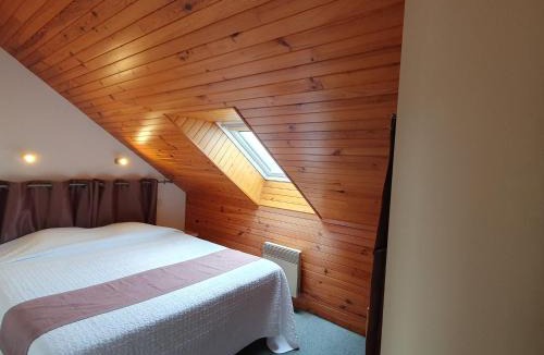 Saint-Jouan-des-Guerets Apartment | Apartment Le Renard by Interhome