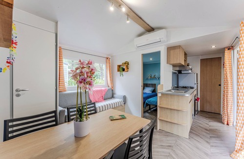 Saint-Julien-en-Born Apartment | Apartment '2 Bedrooms with AC' with Shared Pool, Private Terrace, and Air Conditioning