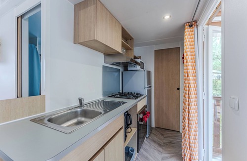 Saint-Julien-en-Born Apartment | Apartment '2 Bedrooms with AC' with Shared Pool, Private Terrace, and Air Conditioning