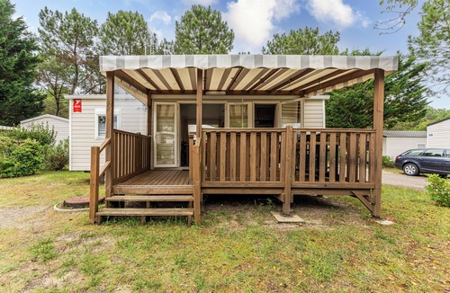 Saint-Julien-en-Born Apartment | Apartment '2 Bedrooms with AC' with Shared Pool, Private Terrace, and Air Conditioning