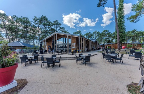 Saint-Julien-en-Born Apartment | Apartment '2 Bedrooms with AC' with Shared Pool, Private Terrace, and Air Conditioning