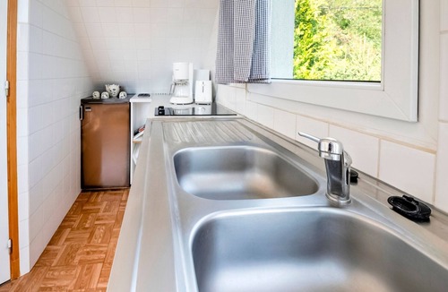 Saint-Remy Apartment | Apartment in Saint-Rémy near Lake