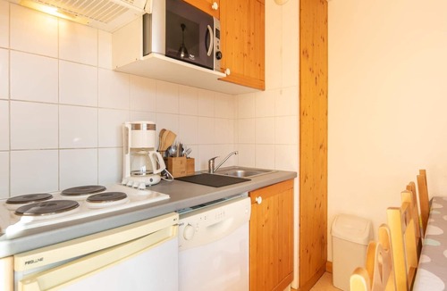 Saint-Sorlin-d'Arves Apartment | Apartment in French Alps with Heated Pool