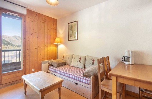 Saint-Sorlin-d'Arves Apartment | Apartment in Saint-Sorlin near Ski Resort