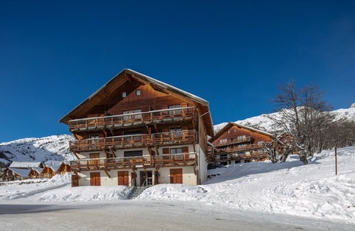 Saint-Sorlin-d'Arves Apartment | Apartment in Saint-Sorlin near Ski Slopes