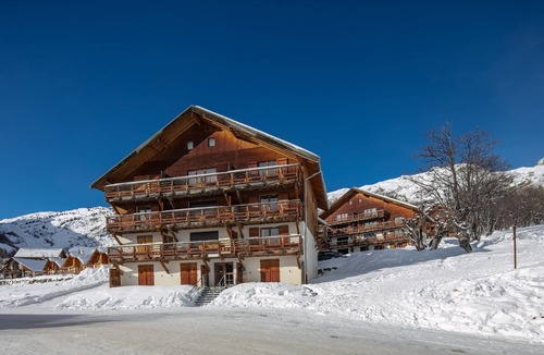 Saint-Sorlin-d'Arves Apartment | Apartment in French Alps with Pool Access