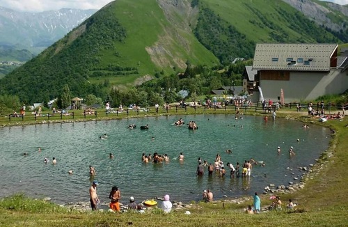 Saint-Sorlin-d'Arves Apartment | Apartment in Saint-Sorlin with Mountain Views