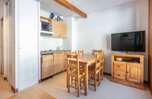Saint-Sorlin-d'Arves Apartment | Apartment in Saint-Sorlin near Ski Resort