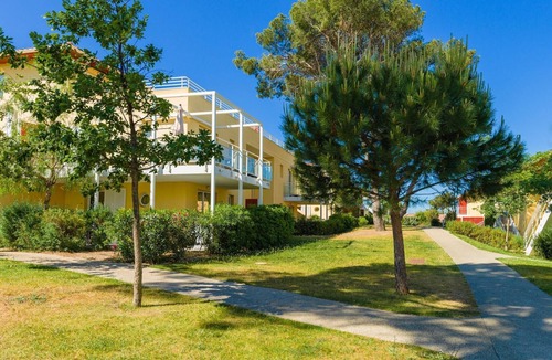 Le Brusc Apartment | Apartment with Terrace & Pool