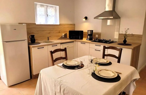 Saint-Julien-aux-Bois Villa | Apartment