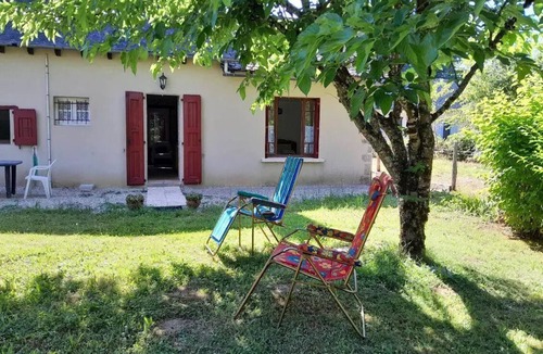 Saint-Julien-aux-Bois Villa | Apartment