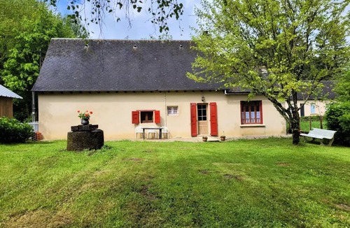 Saint-Julien-aux-Bois Villa | Apartment