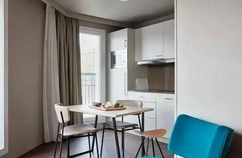 Suresnes Apartment | Apartment