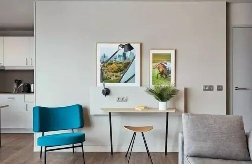 Suresnes Apartment | Apartment