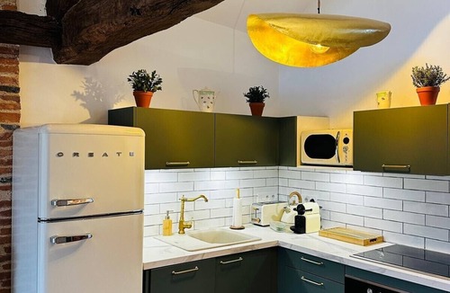 Villeneuve d'Aveyron Apartment | Apartment-Private Bathroom