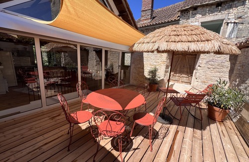 Villeneuve d'Aveyron Apartment | Apartment-Private Bathroom