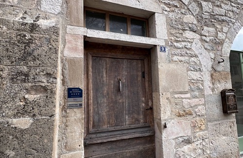 Villeneuve d'Aveyron Apartment | Apartment-Private Bathroom