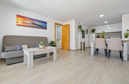 Vinaros Apartment | Apartment 'Francesca' with Shared Pool, Wi-Fi and Air Conditioning