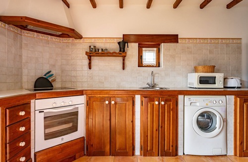 Santianes de Ola House | Apartment 'Fresnu' with Mountain Views, Private Terrace and Wi-Fi