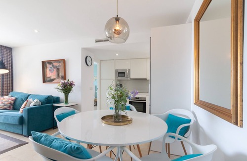 Marbella Seafront Promenade Apartment | Apartment 'Front Line Beach 2 Bedr' with Sea View, Wi-Fi and Air Conditioning