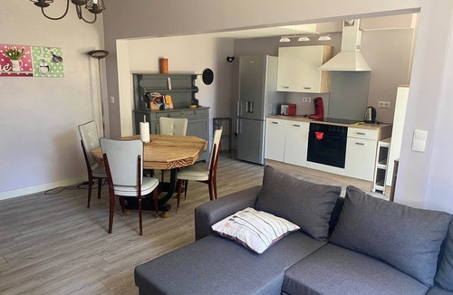 Le Fleix Apartment | Apartment Gîte les Fleurs