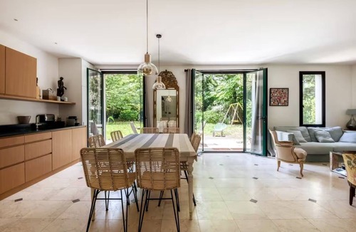 Neuilly-sur-Seine Apartment | APARTMENT. GARDEN. NEUILLY- SUR - SEINE. 5 MIN FROM PARIS
