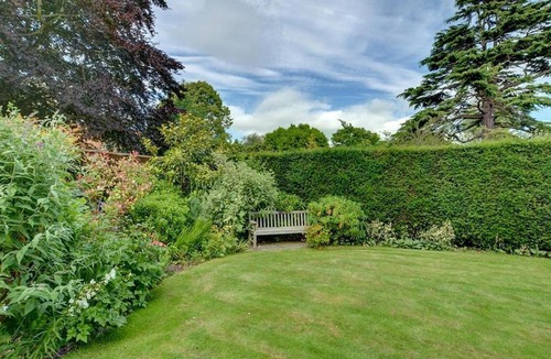 Sandwich Apartment | Apartment Garden